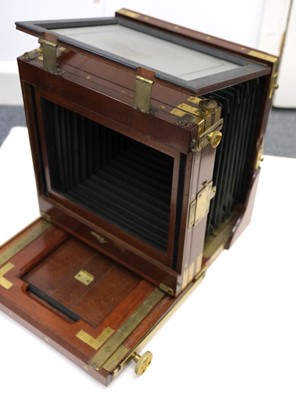 Lot 112 - Ross of London mahogany & brass 6½ x 8½ full plate camera