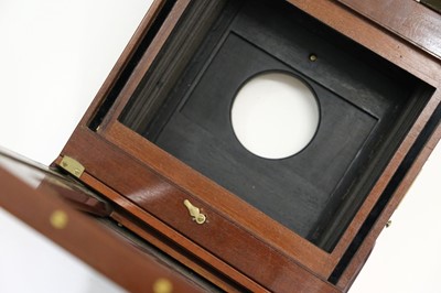 Lot 112 - Ross of London mahogany & brass 6½ x 8½ full plate camera