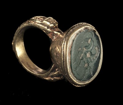 Lot 185 - Roman. A Roman gilt metal ring set with hardstone intaglio