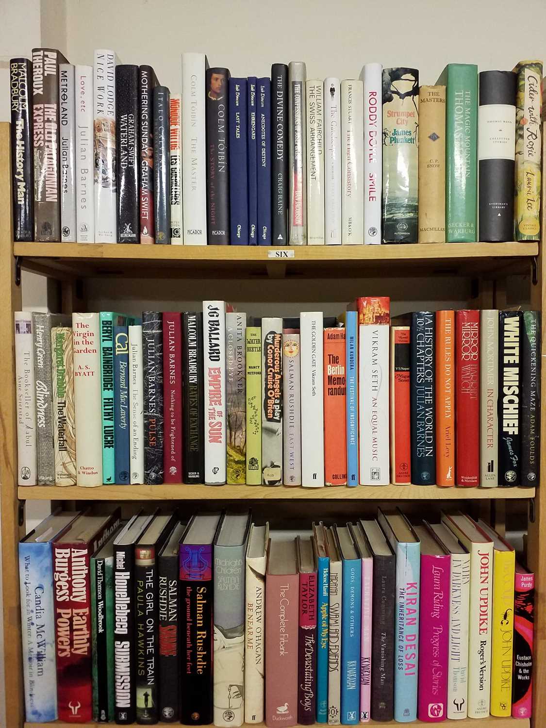 Lot 418 - Fiction. A large collection of modern fiction