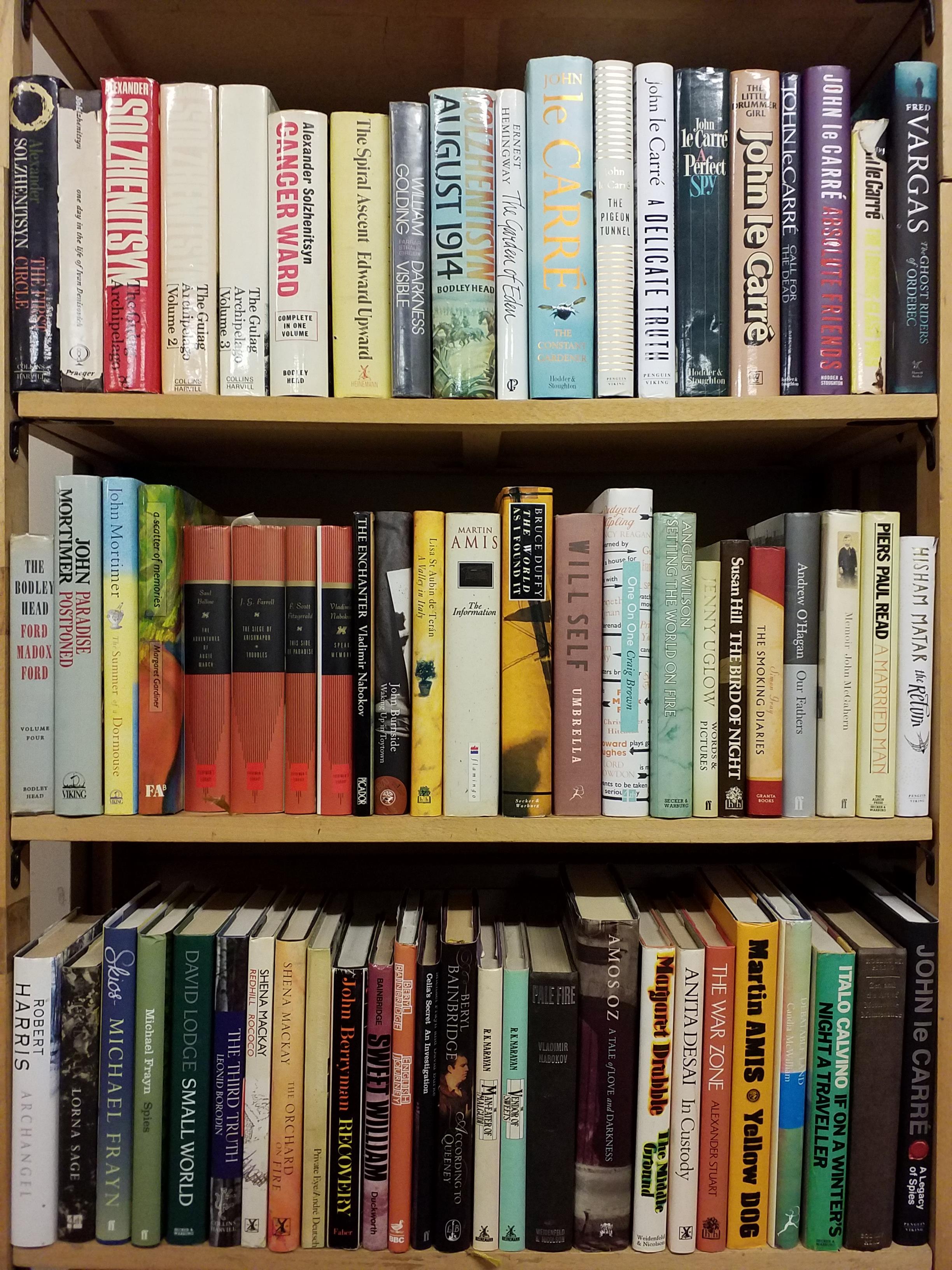Lot 418 - Fiction. A large collection of modern