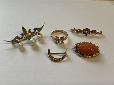 Lot 81 - Jewellery. Mixed jewellery including gold brooches