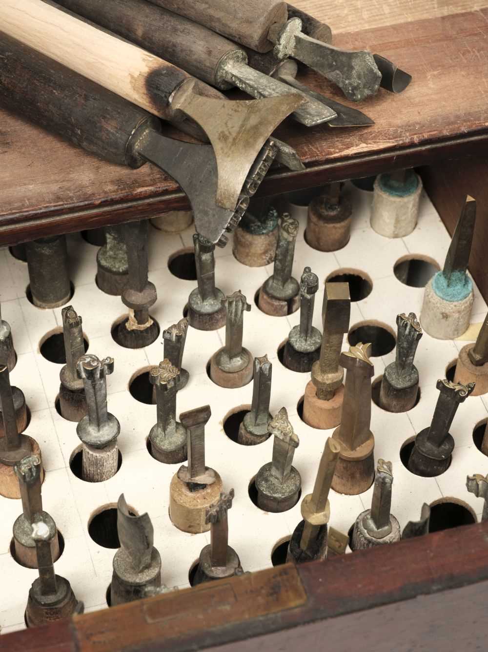 Finishing Tools Examples Lot 499 - Finishing tools. A collection of
