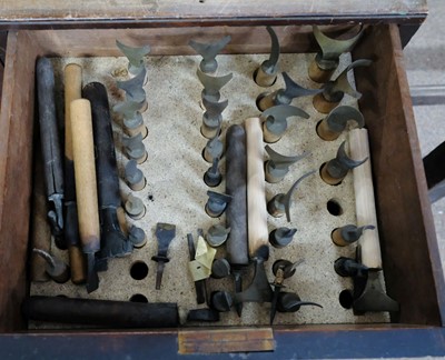 Lot 499 - Finishing tools. A collection of approximately 40 finishing tools