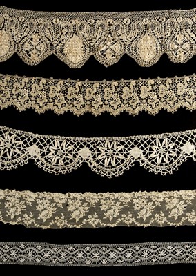 Lot 268 - Lace. A quantity of lace, 19th & early 20th century