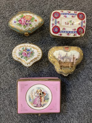 Lot 134 - Trinket Boxes. Swiss silver and enamel box, snuff boxes and other items