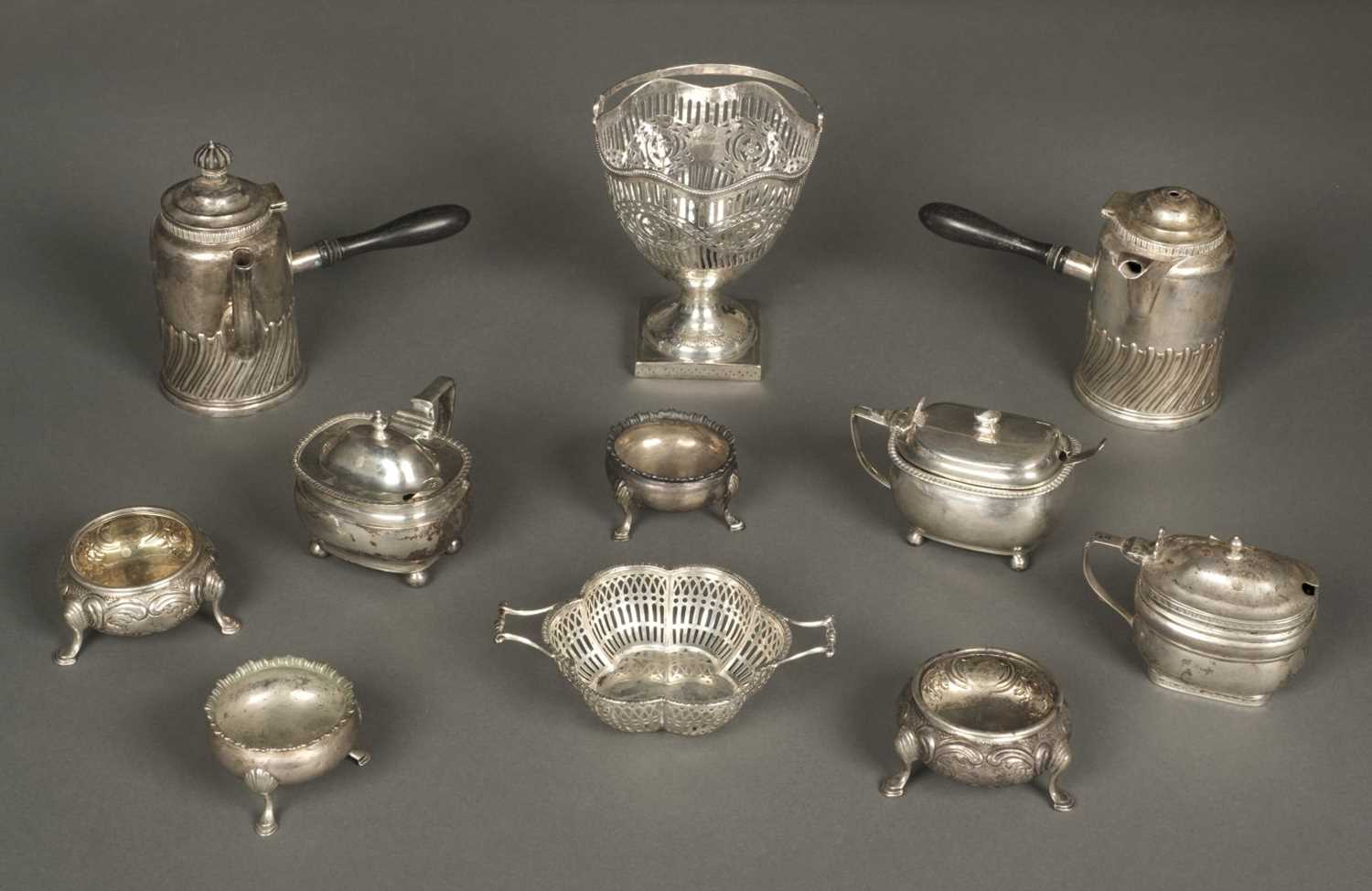 Lot 31 - Mixed Silver. A collection of silver