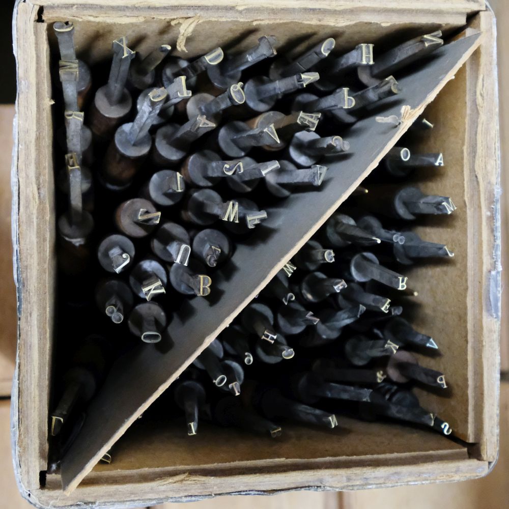 Lot 528 Handle letters. Six sets of handle letters