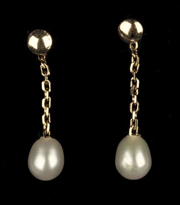 Lot 99 - Earrings. A pretty pair of pearl droplet earrings