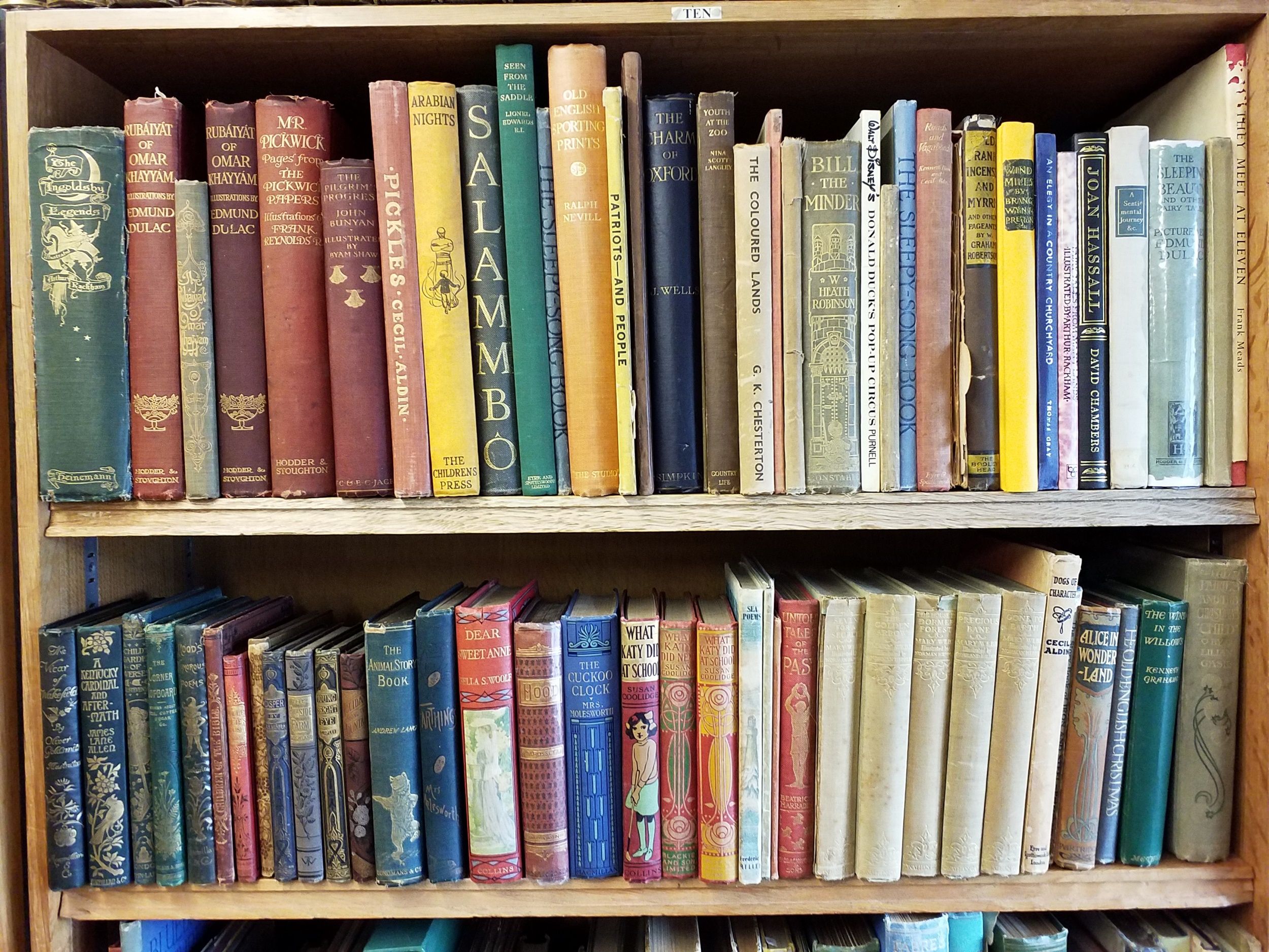 Lot 431 - Illustrated Literature. A large collection