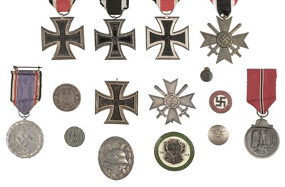 Lot 407 - Third Reich, Iron Crosses and related items