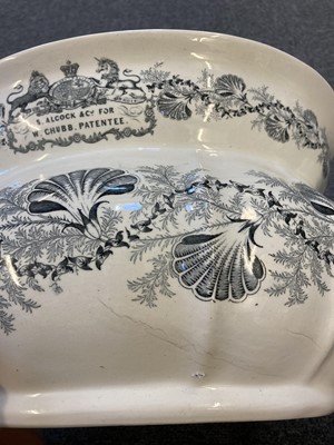 Lot 117 - Chamber Pot. Victorian pottery chamber pot and cover