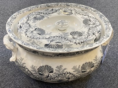 Lot 117 - Chamber Pot. Victorian pottery chamber pot and cover