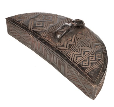 Lot 173 - Box. Kuba tribe carved wood box