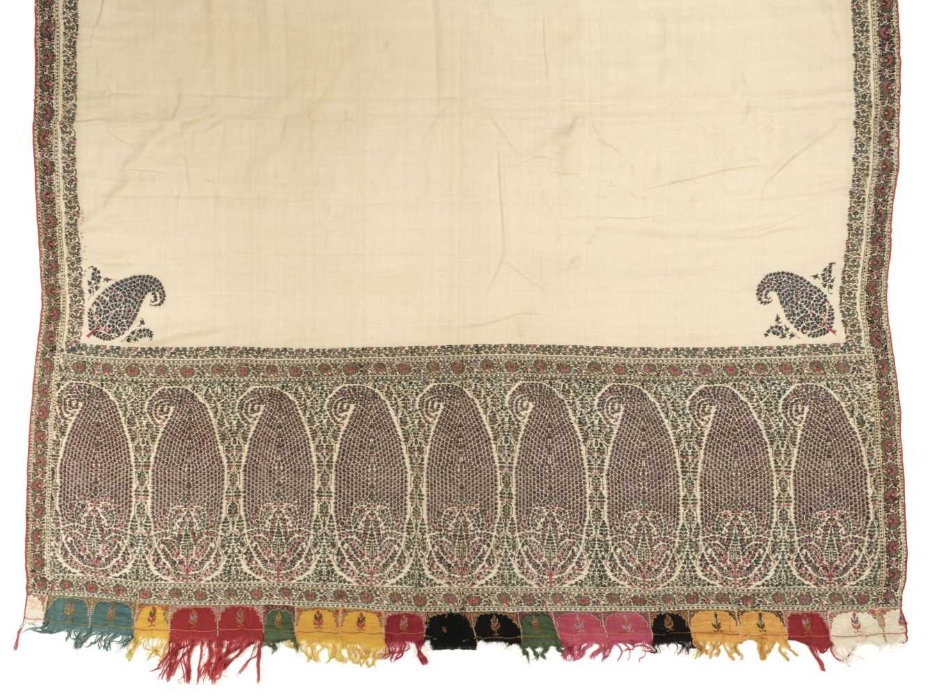 Lot 304 - Shawl. An early Kashmir shawl, circa 1800
