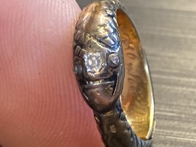 Lot 61 - Mourning Ring. George III period 18ct gold mourning ring in the form of a snake