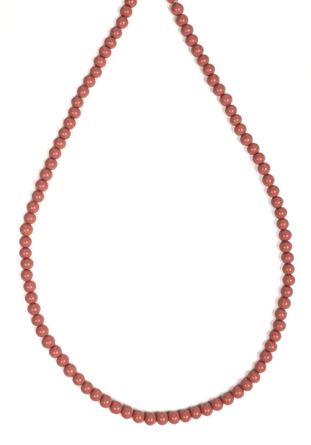 Lot 160 - Necklace. Coral necklace