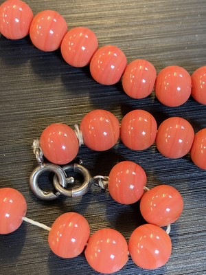 Lot 160 - Necklace. Coral necklace