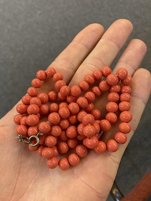 Lot 160 - Necklace. Coral necklace