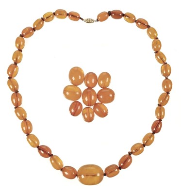 Lot 137 - Amber. Early 20th-century amber necklace