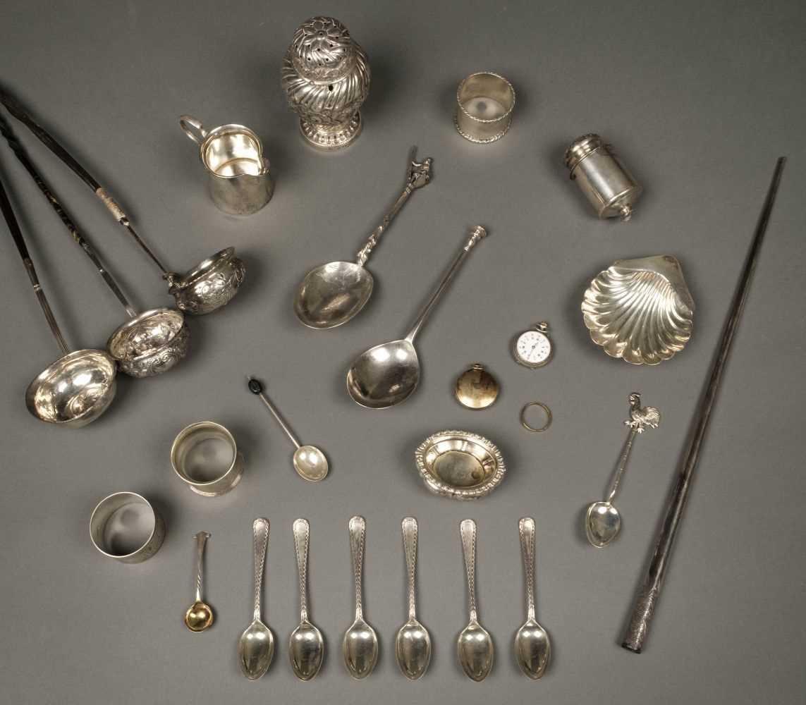 Lot 39 - A mixed collection of silver.