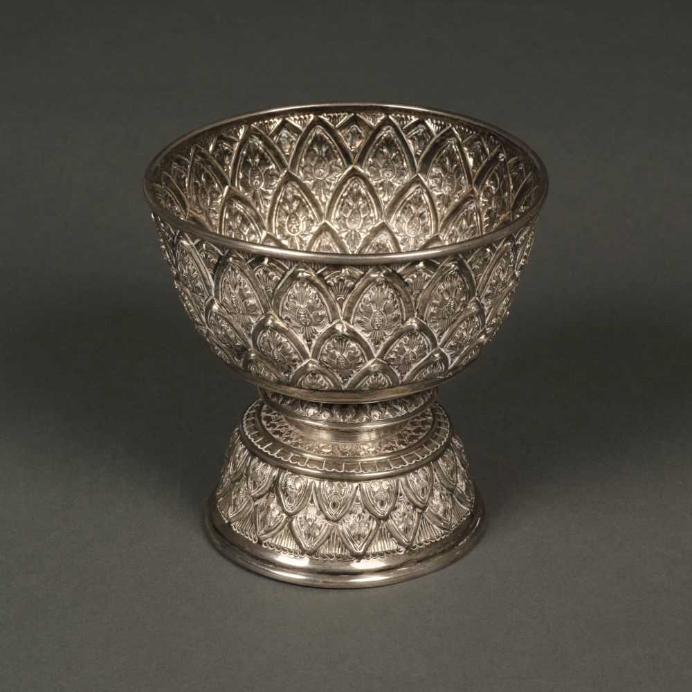 Lot 309 - Silver Bowl. A 19th-century Indian silver pedestal bowl