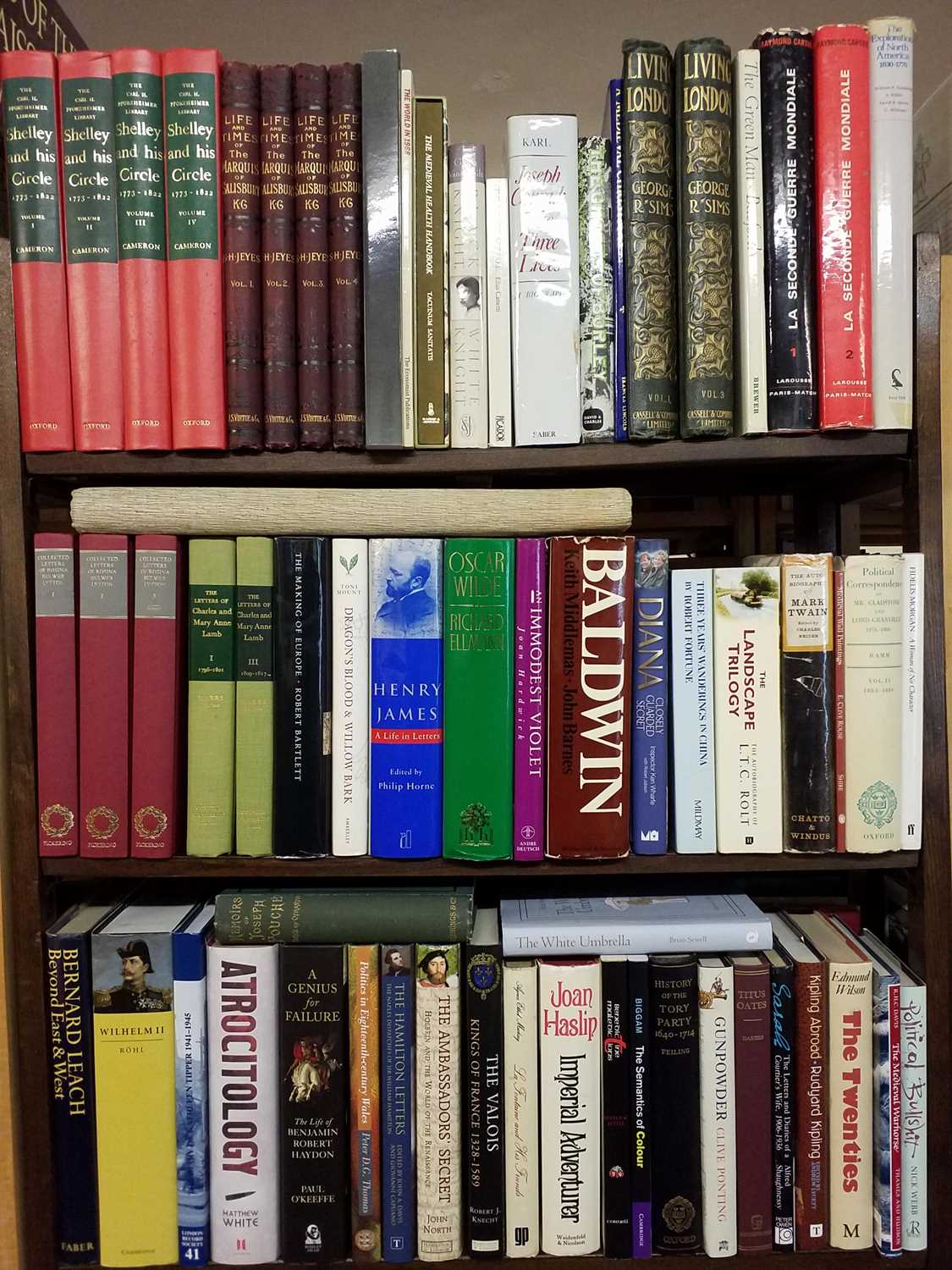 Lot 606 - History. A large collection of modern