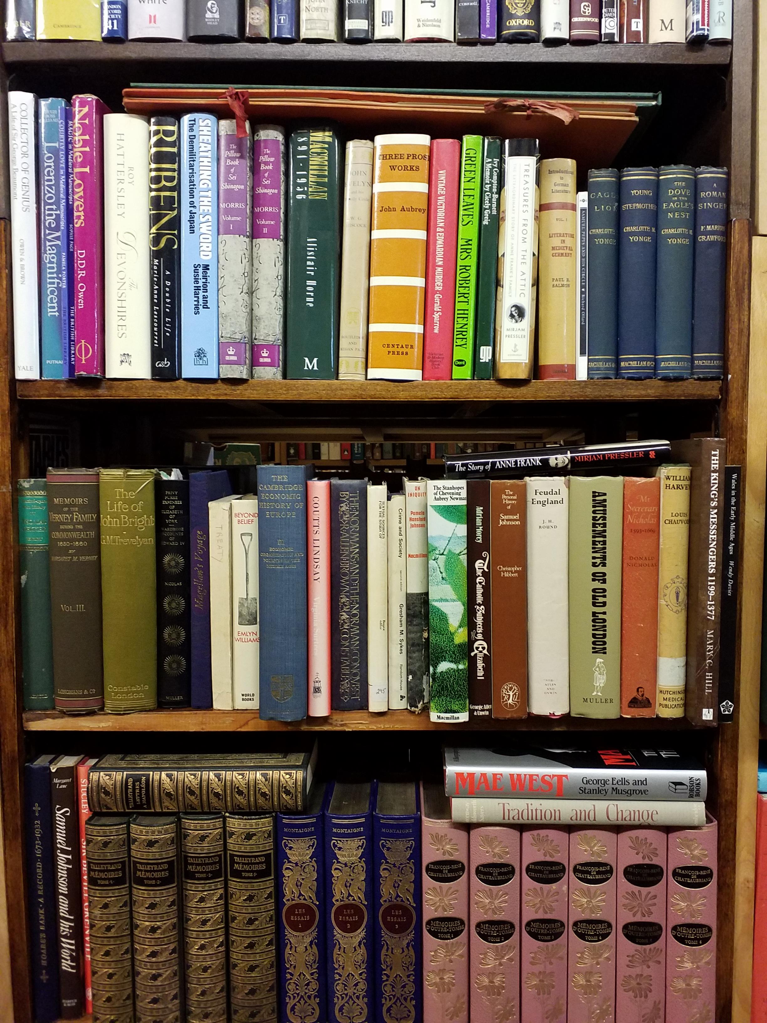 Lot 606 - History. A large collection of modern