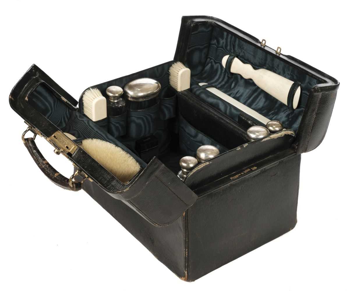 Lot 362 - Rolls Royce. A silver top travelling vanity case