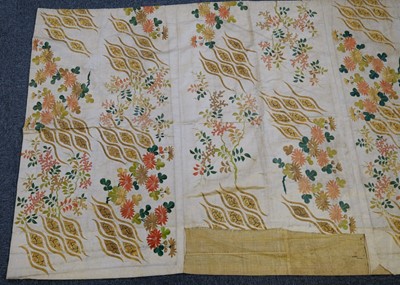Lot 417 - Chinese embroidery. A large piece of embroidered silk, early 19th century
