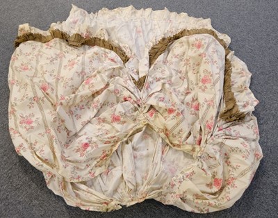 Lot 374 - Clothing. An Edwardian silk taffeta gown