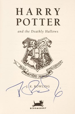 Lot 874 - Rowling (J.K.). Harry Potter & The Deathly Hallows, 1st edition, Signed, London: Bloomsbury, 2007