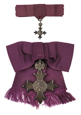 Lot 287 - MBE. The Order of the British Empire, M.B.E. (Civil) 1st type, Ladies breast Badge