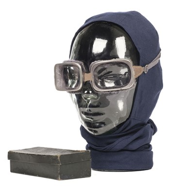 Lot 99 - Pre-War Ladies Flying/Motoring Ensemble. An early 20th-century wind-cap & goggles, c. 1930s
