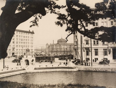 Lot 536 - Japan. A presentation photograph album, c. 1930