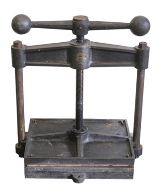 Lot 366 - Nipping press. A cast iron nipping press