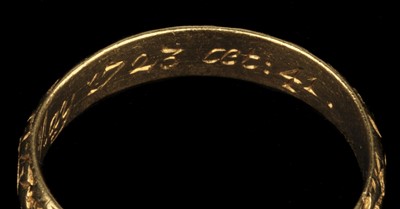 Lot 363 - Memento Mori Ring. A George II yellow metal ring dated 1723