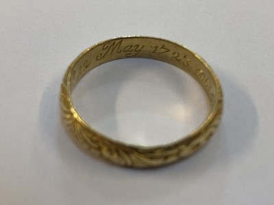 Lot 363 - Memento Mori Ring. A George II yellow metal ring dated 1723