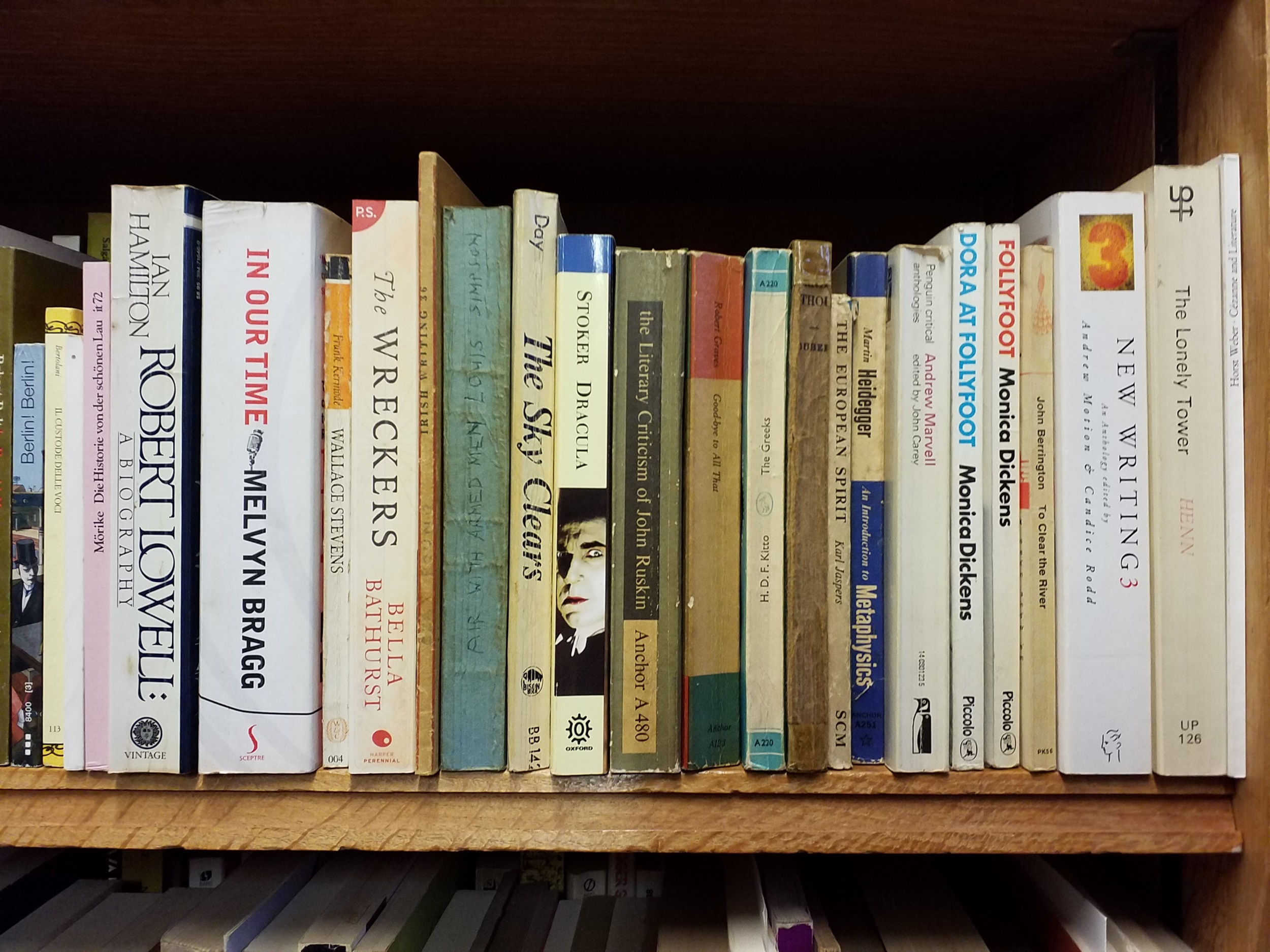 Lot 433 - Paperbacks. A large collection of literary