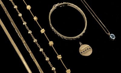 Lot 379 - Gold Jewellery. An 18ct gold bracelet and other items