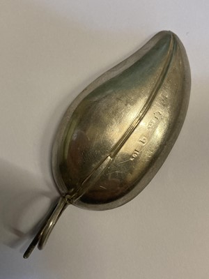 Lot 402 - Caddy Spoon. George III leaf form silver caddy spoon and other items