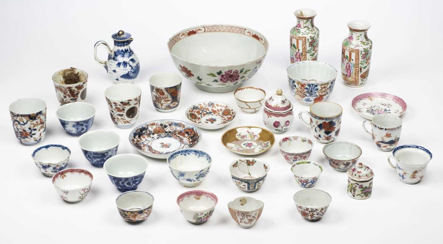 Lot 473 - Chinese Ceramics. A mixed collection of 18/19th-century Chinese ceramics