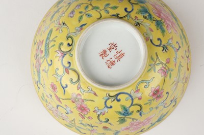 Lot 472 - Chinese Ceramics. A mixed collection of 18/19th century Chinese porcelain
