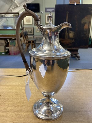 Lot 407 - Coffee Pot. A George III silver coffee pot by Henry Chawner, London 1790