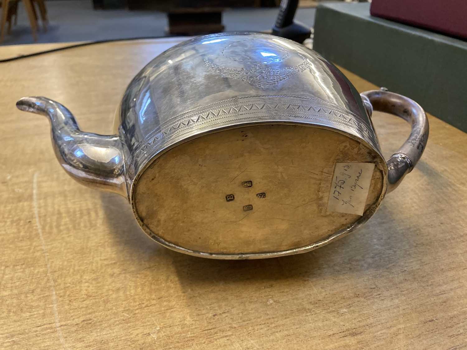 Lot 451 Teapot. An Irish silver teapot by Gustavus
