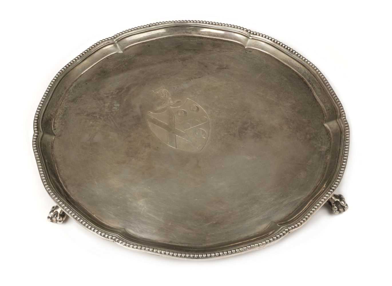 Lot 6 - Salver. A George III circular silver salver by Elizabeth Jones, London 1784