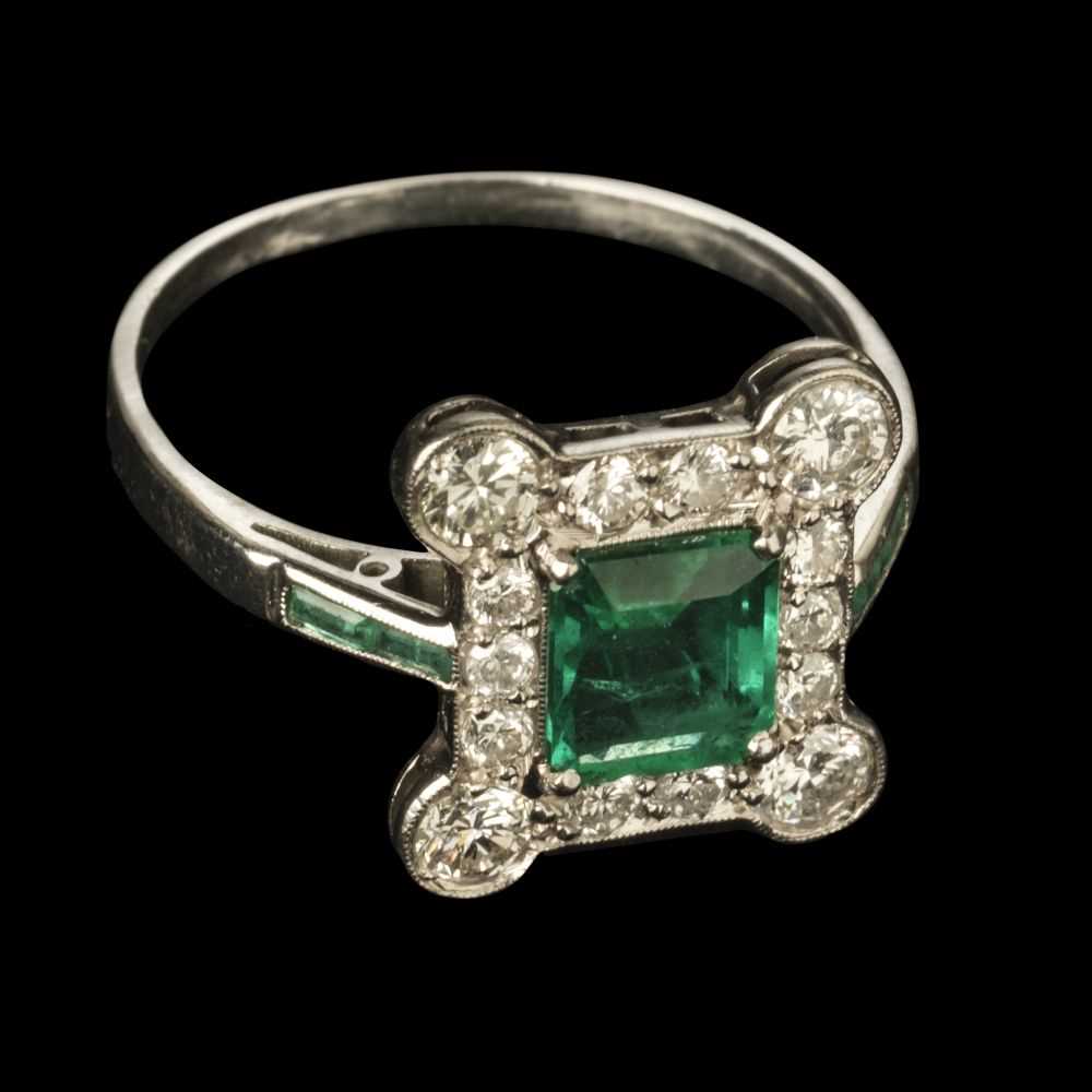 Lot 372 - Emerald and Diamond Ring. An art deco
