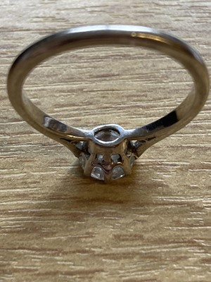 Lot 368 - Diamond Solitaire Ring.  An Art Deco 0.95ct diamond solitaire ring circa 1940