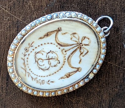Lot 272 - Hair memento. A mourning pendant in memory of Eunice Denton Bagster (1777-1877), & related textiles
