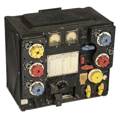 Lot 152 - RAF Transmitter. A WWII RAF transmitter T1154M